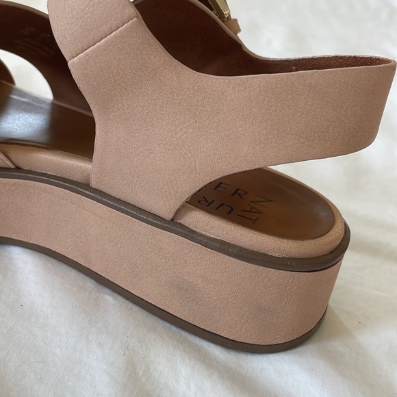 NATURALIZER super comfortable sandals. Size 7. Lightly worn. - Picture 4 of 6
